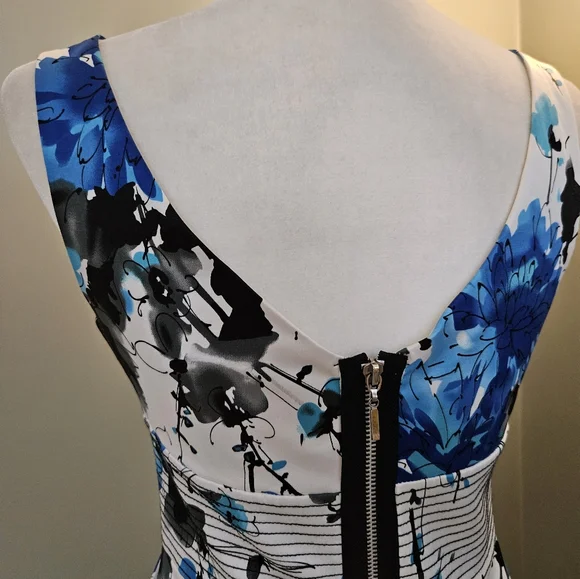 Bisou Bisou White and Blue Floral Midi Dress Women's Size 6 With Pockets - Picture 15 of 16